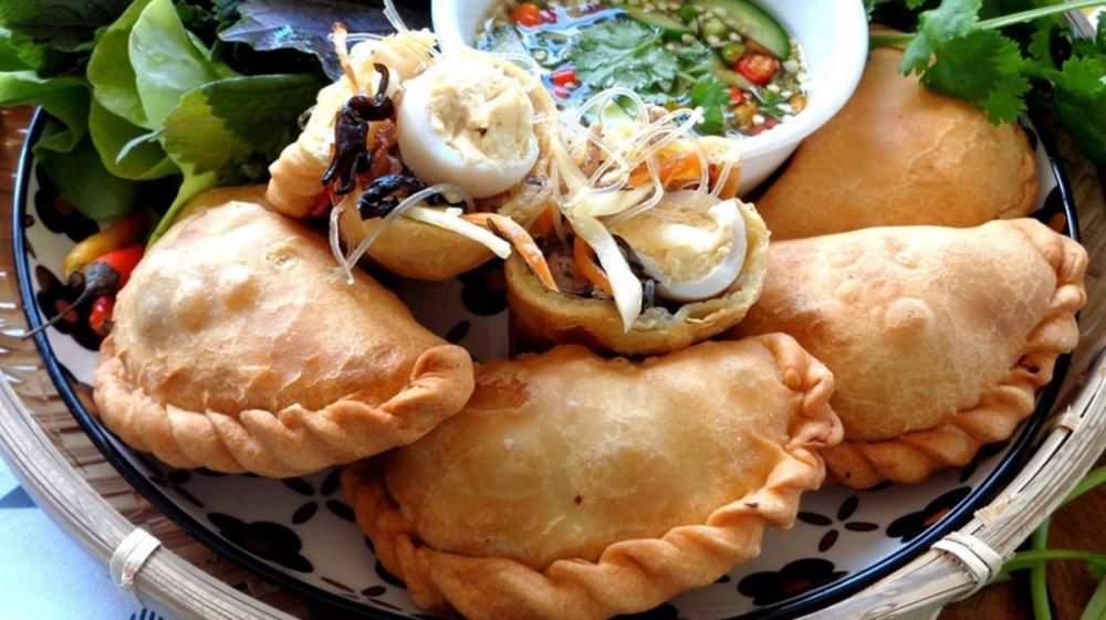 Bánh gối giòn nhân thơm ngon