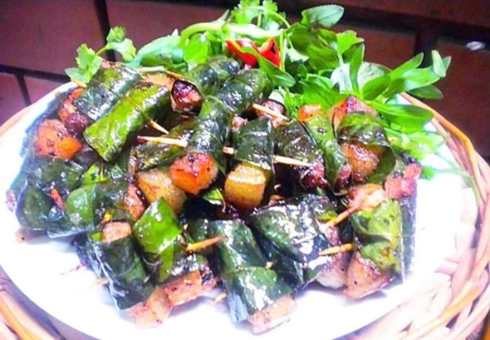 Thịt heo cuốn lá mắc mật nướng- nộm dạ dày heo-gà nướng sả ớt