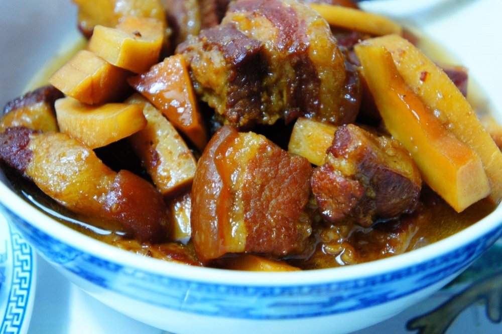 THỊT BA CHỈ KHO NƯỚC DỪA+Sườn cốt lết rim+Xíu mại sốt cà chua