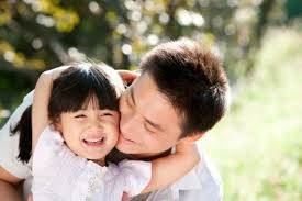 Phân tích tình cha con trong bài Nói với con của Y Phương