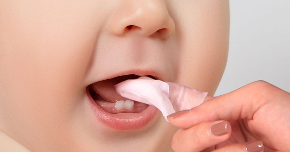 Cách rơ lưỡi cho trẻ sơ sinh