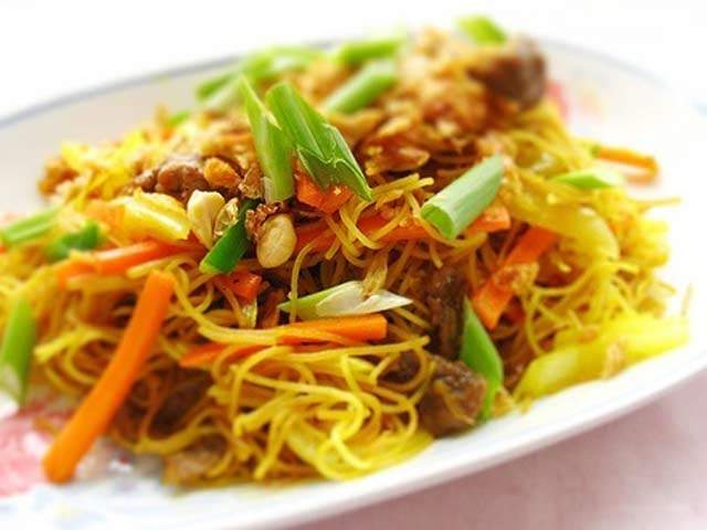 Mì xào lòng gà