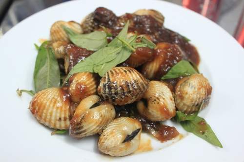 Sò huyết xào me