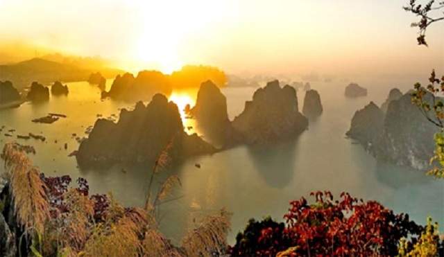 Phân tích con người Nguyễn Khuyến qua bài thơ Vịnh mùa thu