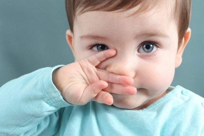 Mẹ có con bị sổ mũi kéo dài phải làm sao?