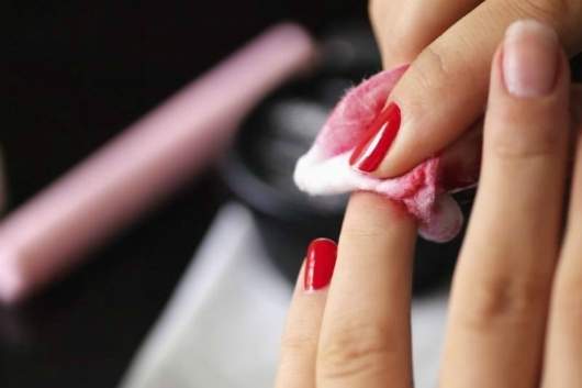 10 mẹo vặt thần kỳ với sơn móng tay