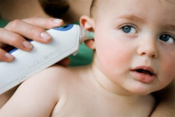 Sai lầm mẹ hay mắc phải khi trị viêm tai giữa ở trẻ em