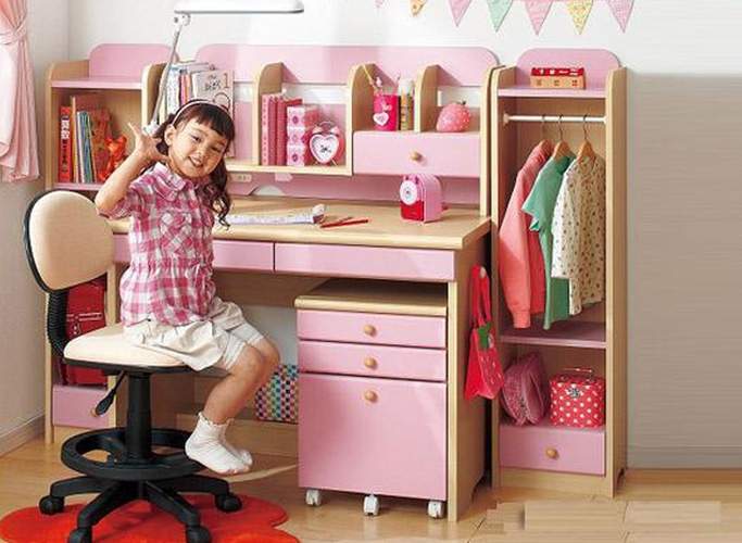 Cách sắp xếp bàn học cho bé hợp lý gọn gàng và ngăn nắp